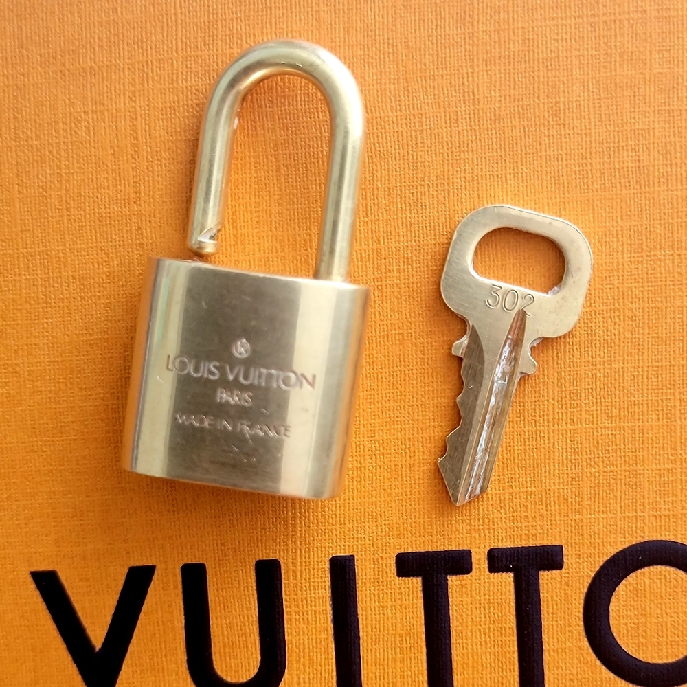 Louis Vuitton authentic brass padlock and key❤ - Picture 2 of 6